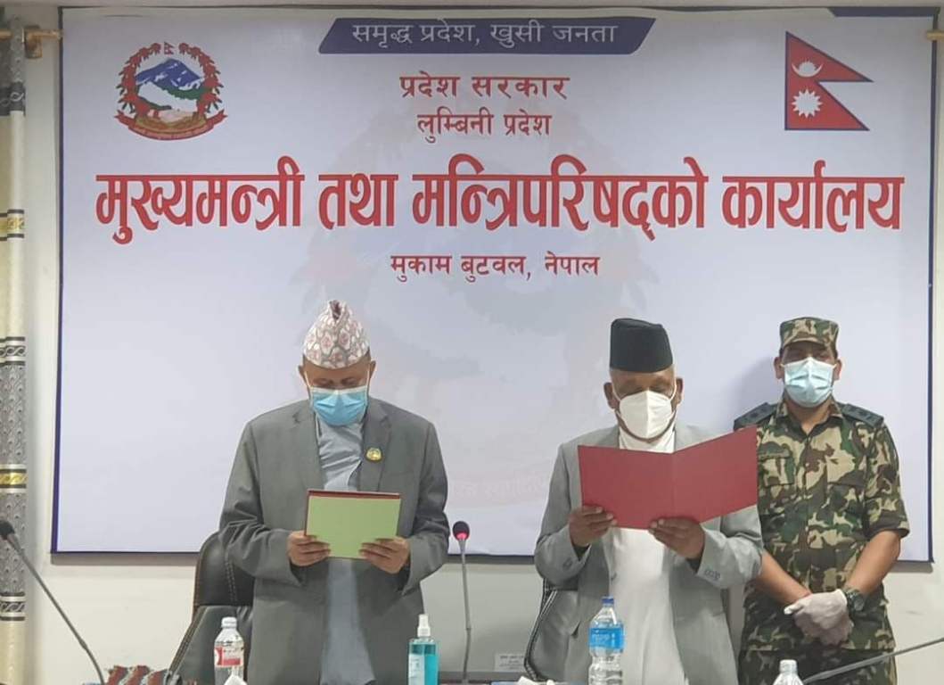 प्रदेश प्रमुखलाई मुख्यमन्त्री कार्यालयमा लगेर पोखरेलले सपथ ग्रहण गरे